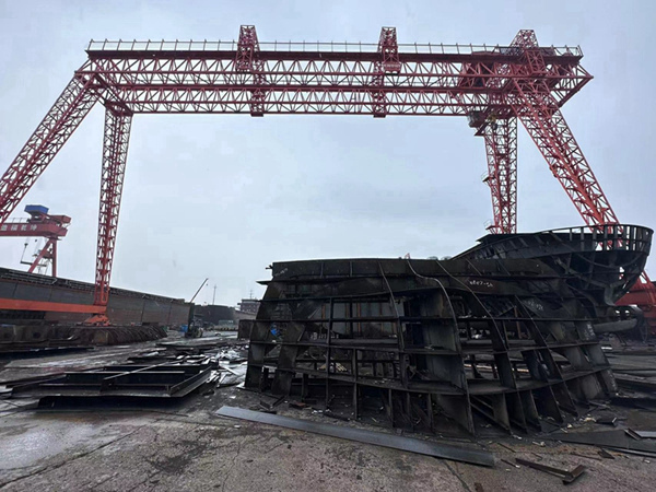 江蘇鎮(zhèn)江造船門式起重機(jī)廠家造船門式起重機(jī)精準(zhǔn)作業(yè)定位