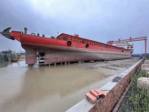 江蘇蘇州造船門式起重機(jī)廠家造船門式起重機(jī)結(jié)構(gòu)堅固耐用