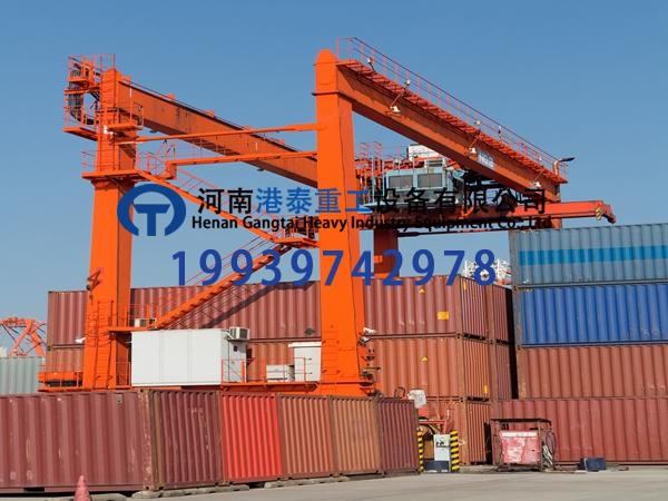 如何避免集裝箱起重機作業(yè)中的箱體搖擺問題