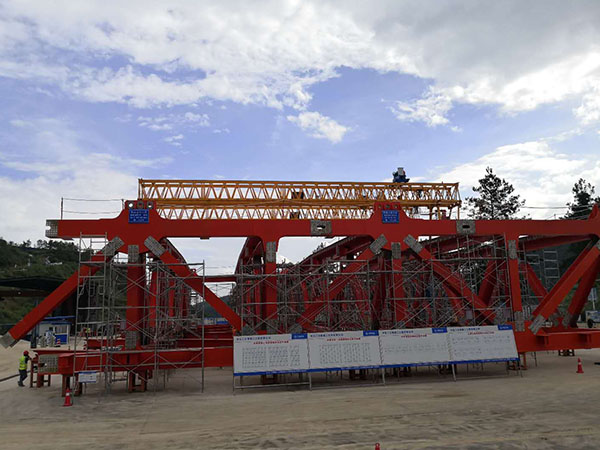 貴州貴陽生產廠家50噸龍門吊出租設備運往現場