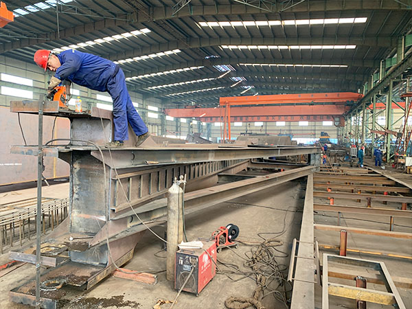 廣東珠海行車行吊廠家銷售QD雙梁行吊